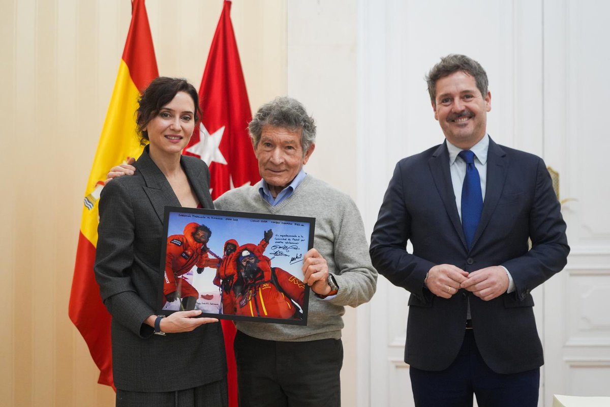 Isabel Díaz Ayuso, presidenta de la #comunidaddemadrid, recibió ayer a nuestro vecino de #Moralzarzal y leyenda mundial del deporte Carlos Soria. en la Real Casa de Correos. Un recibimiento y unas palabras muy merecidas.
¡Enhorabuena Carlos!