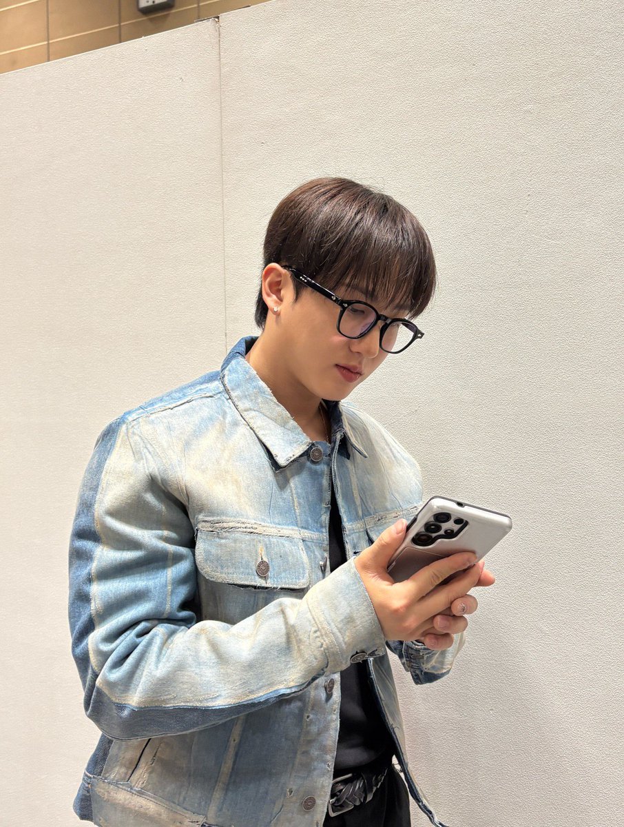 spearhyunnie's tweet image. changbin instagram update: 🤓