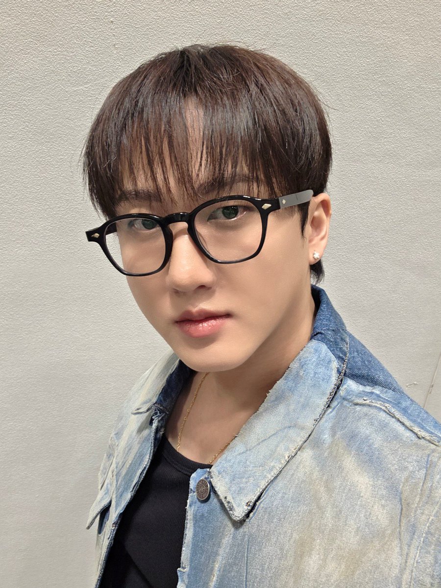 spearhyunnie's tweet image. changbin instagram update: 🤓