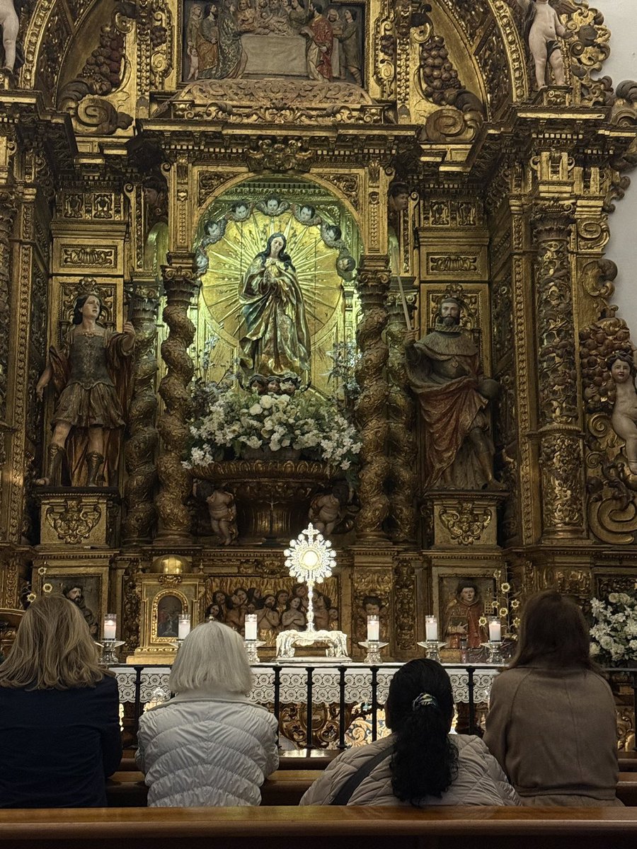 Nadie sabe cuánto has llorado, pero Dios sí lo sabe. 

Lo superarás porque Dios está contigo acompañándote en tus batallas.