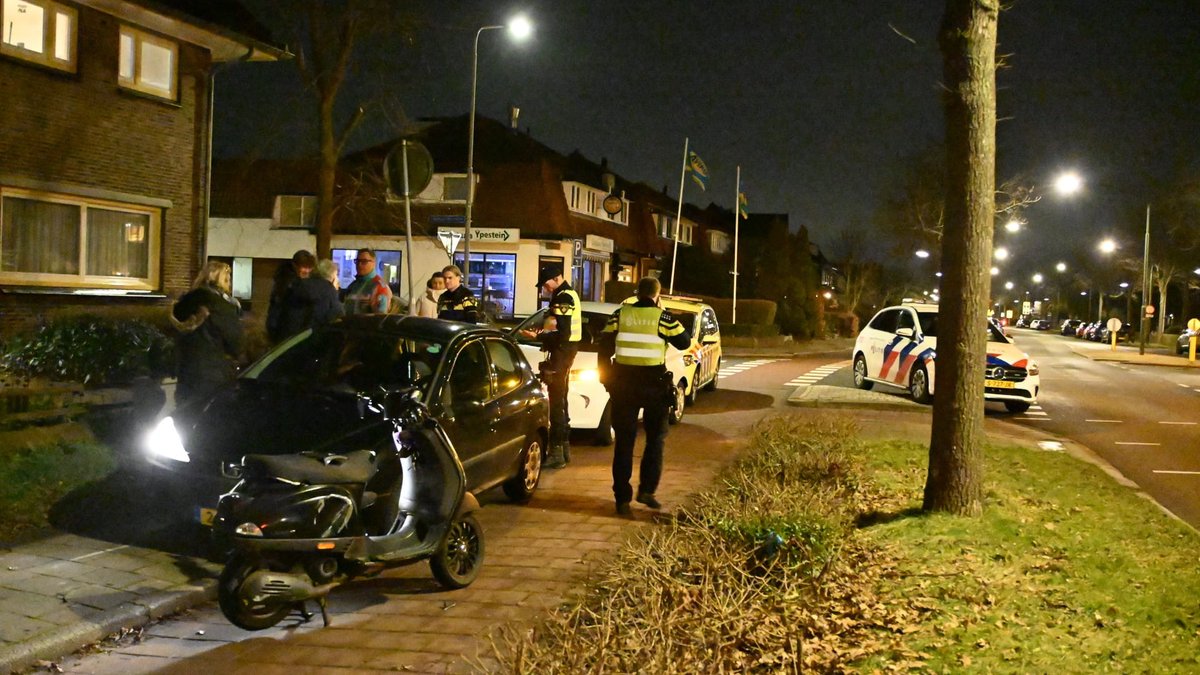 Scooterrijder onderuit bij aanrijding