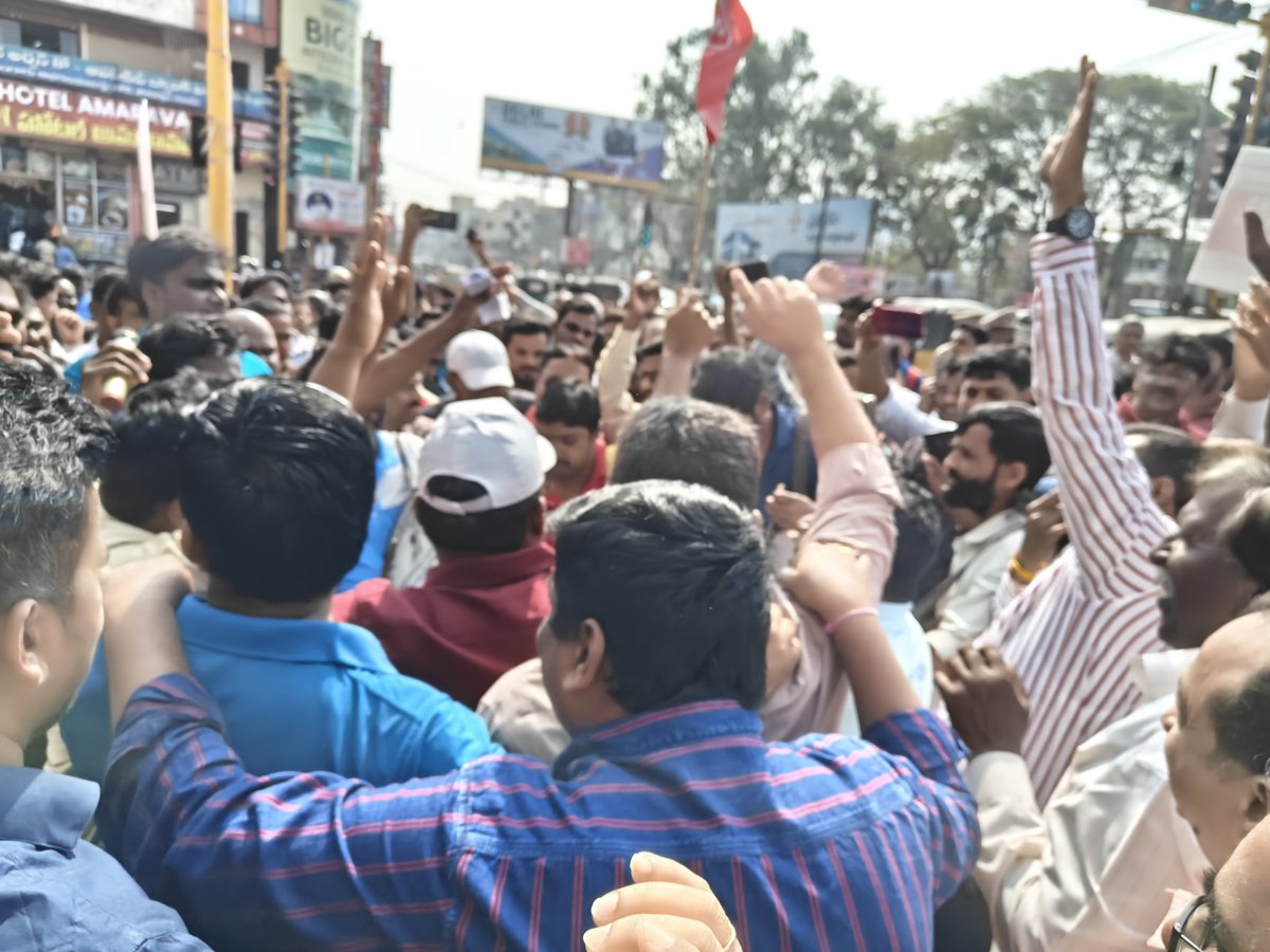 chaitureg's tweet photo. @DrGauravGarg4 Grand success of one strike for #5DayBankingNow #5DaysWeekForBankers 
@DFS_India @nsitharamanoffc @nsitharaman https://t.co/whHLPvPMhh