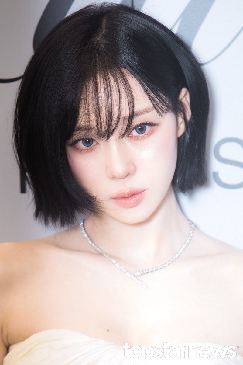 [HD포토] 에스파 윈터, ‘잘 보세요…이게 KPOP씬 톱에 군림하는 걸그룹의 얼굴임’ (킬리안 파리 포토콜) #윈터 #WINTER #에스파 #aespa #킬리안파리 #포토월 #프리뷰 topstarnews.net/news/articleVi… <- Original Photo