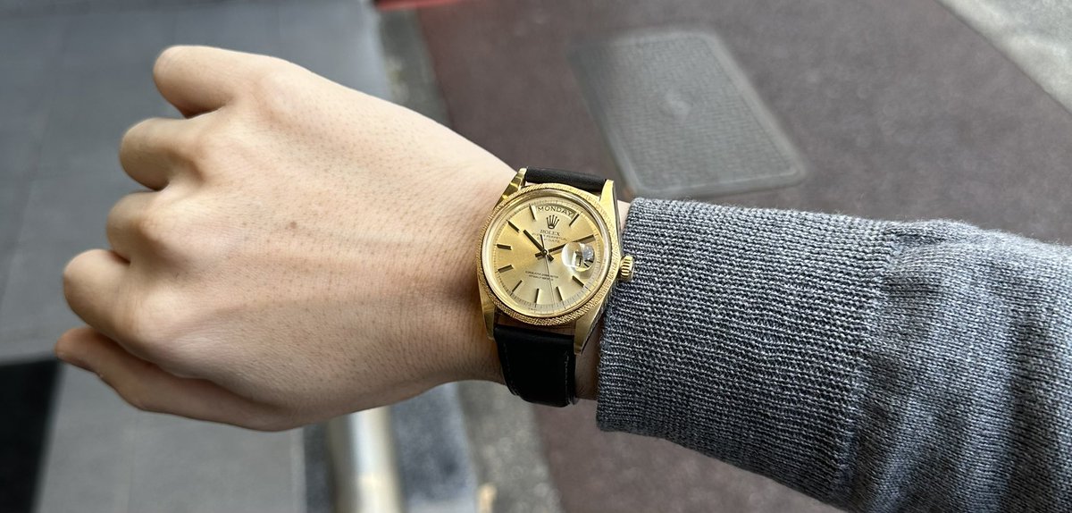 riberowatch's tweet image. ロレックス デイデイト 1811 Morellis。

現行モデルにはない、この風格…！機械的なカットじゃなく、職人が手作業で彫り込んだようなベゼルが唯一無二のオーラを放ってる。

まさに「一点モノ」のヴィンテージ・ロレックス。

渋すぎる大人の選択。

所有欲を満たしまくり。

#ロレックス #ROLEX