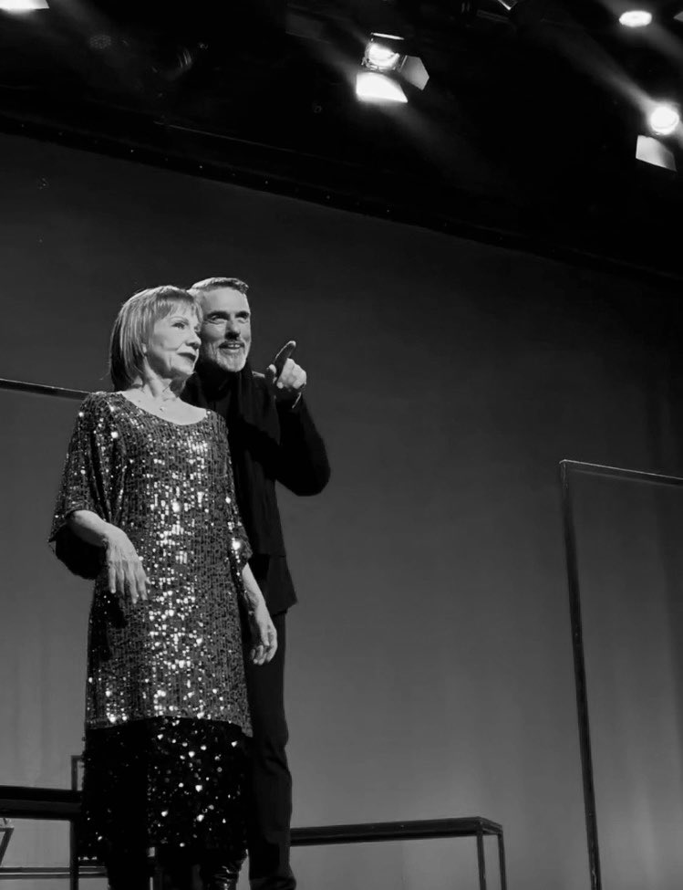 Ποιος το χε ποτέ φανταστεί…
Μια τέτοια #fthinoporini_istoria
Μετά από τόσα καλοκαίρια
Και λίγο πριν αρχίσουν τα κρύα 🍂