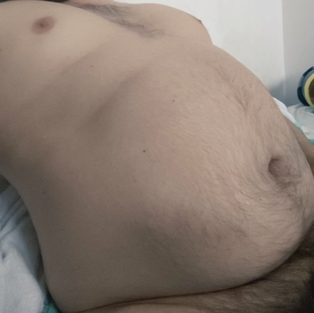 Oh god I'm so horny 🥵

#belly_inflation #belly #gainingweight #bigbelly