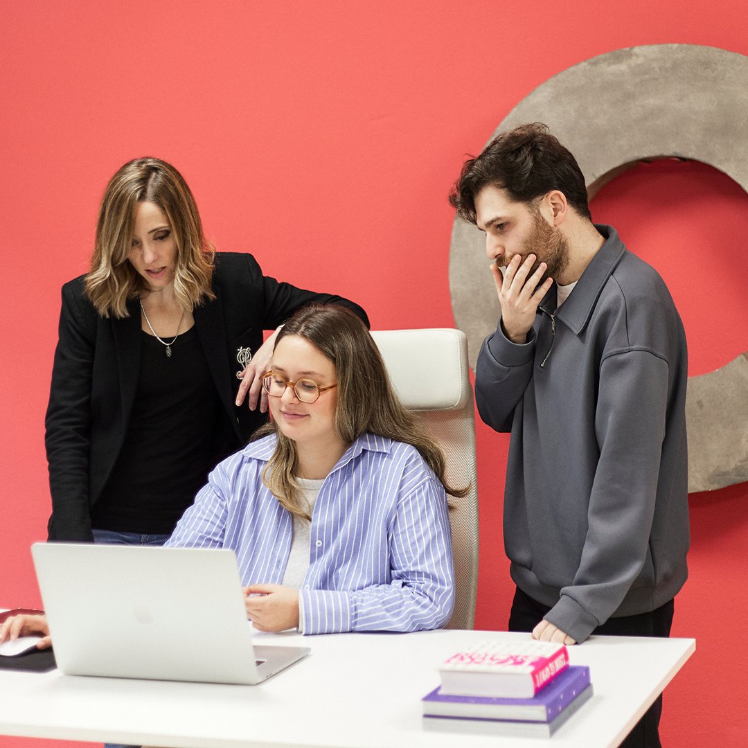 abcomunicacions's tweet photo. 🤝 Creemos en el trabajo en equipo.

Nuestra fuerza está en lo colectivo: equipo y cliente avanzando en tándem hacia objetivos comunes.

📩 hola@abcomunicacions.com

📞 624 21 13 09
📍 Pontevedra https://t.co/glruloDmRX