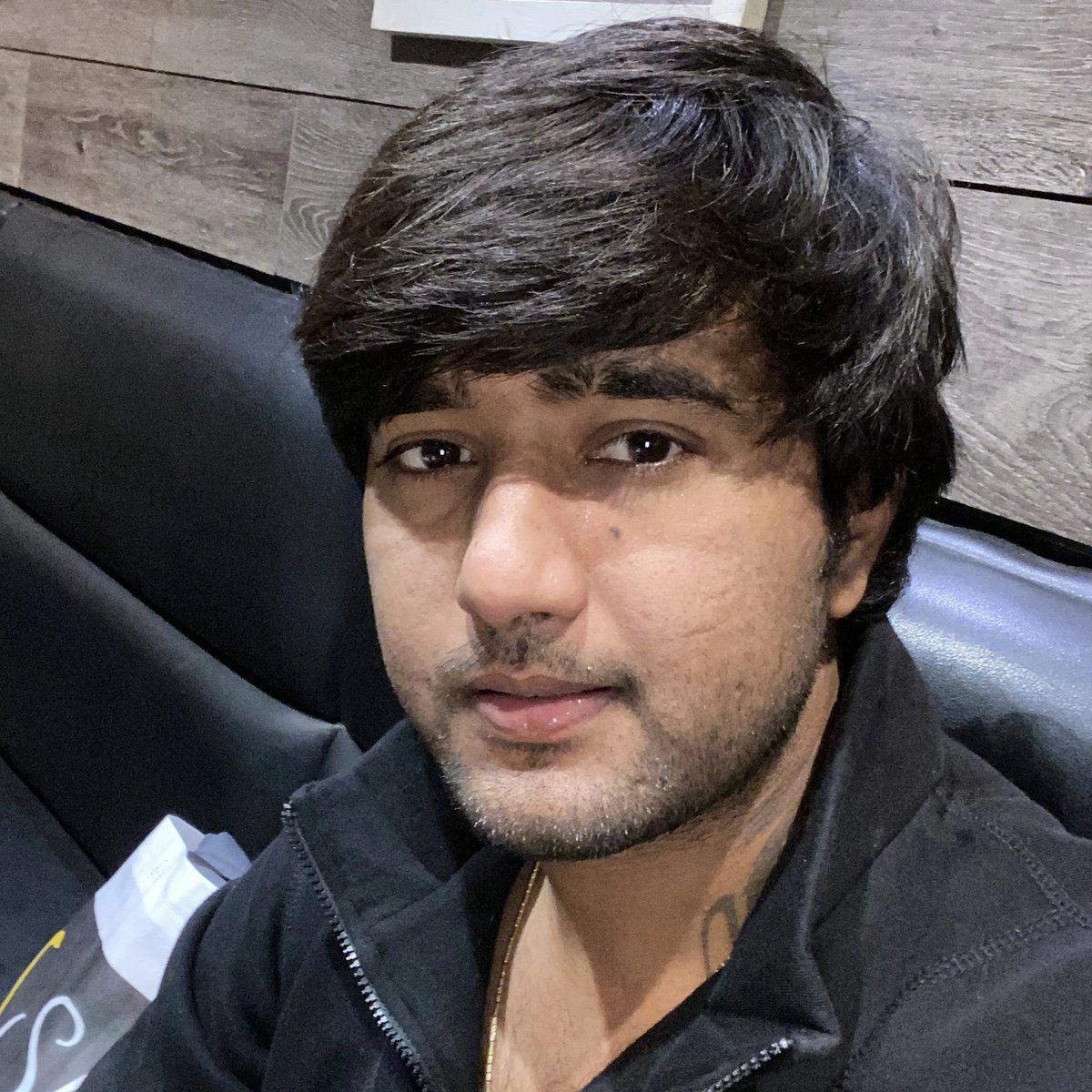 sumitrajtyagi's tweet photo. “चाहे तिल लो या ताड़ लो राजा,
राई लो या पहाड़ लो राजा, 
मैं अभागा ‘सवर्ण’ हूँ मेरा,
रौंया-रौंया उखाड़ लो राजा ..।”😢🙏
#UGC_RollBack #UGC https://t.co/XcYem9FGsH