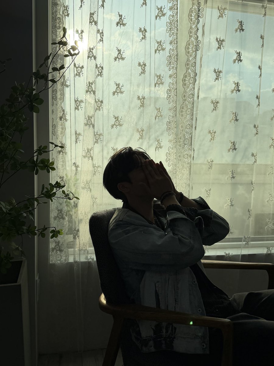 [#준우]
MZ 준우 매니저 퇴근 완 
입니다 ㅎㅎ

#루네이트 #LUN8 #하이루엔터