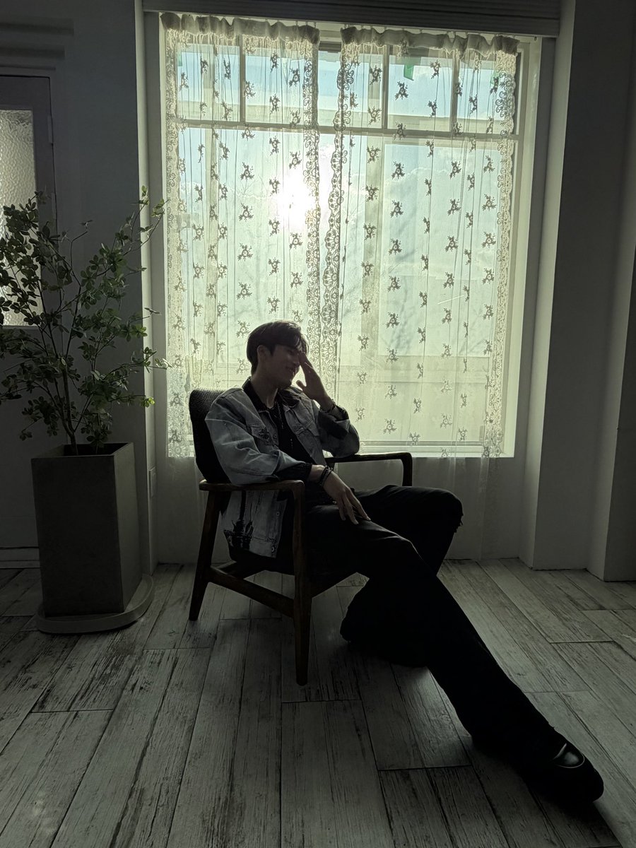 LUN8_members's tweet photo. [#준우]
MZ 준우 매니저 퇴근 완 
입니다 ㅎㅎ

#루네이트 #LUN8 #하이루엔터 https://t.co/CuS0c9RiAp