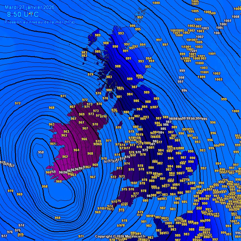 CarlowWeather's tweet image. Winds gusted to 126kmh at Malin Head in last hour. Rain moving North with #StormChandra moving up over Ireland.