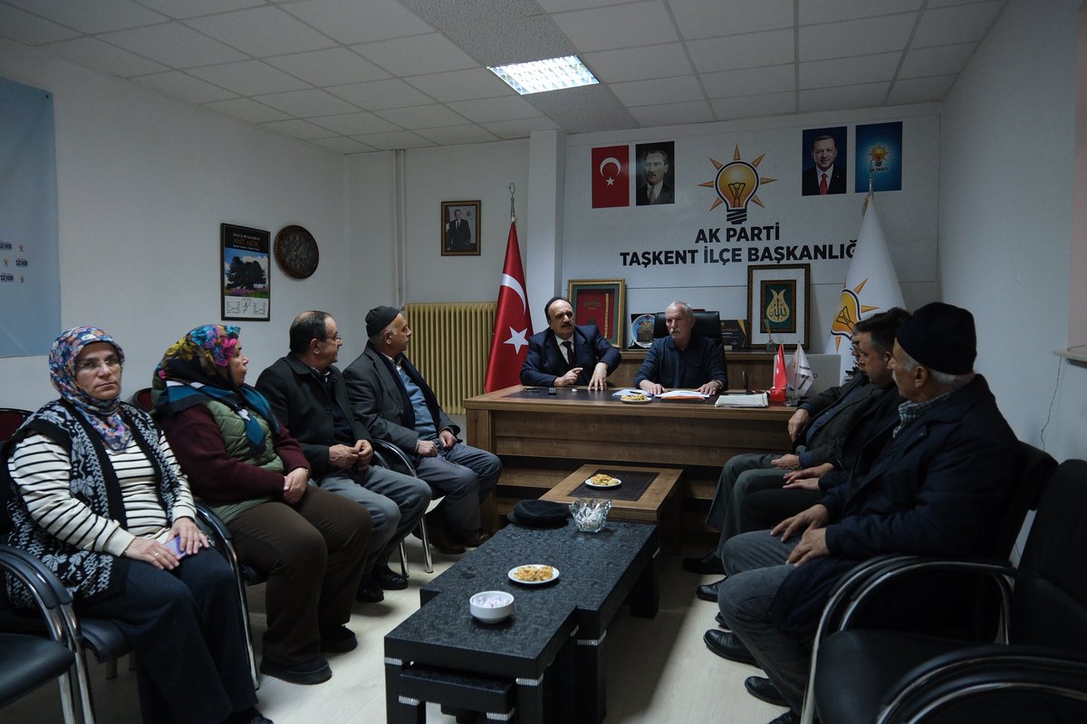 İlçe teşkilatımızda istişare toplantımızı gerçekleştirdik. Teşkilatımızın tüm kademeleriyle fikir alışverişinde bulunarak çalışmalarımızı değerlendirdik. İstişare anlayışıyla yolumuza devam ediyoruz.