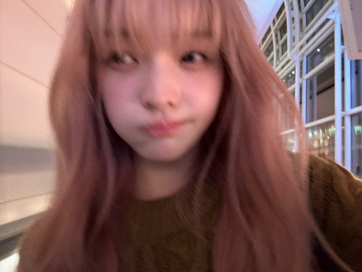 eternity_01_01's tweet photo. #글릿_트친소 #글릿트친소
아일릿 너무 좋은데 같이 릿얘해줄 사람이 없어서 콘서트 전에 트친해줄 글릿 찾아용..🥺
알유넥 때 잠깐 알고 있다가 현생 때문에 not cute 때 입덕했구 민주로하가 좋아하는데 타멤도 관심 많아용😚💗
맘찍해주시면 찾아갈게용🥹 https://t.co/s2KpQcHh1B