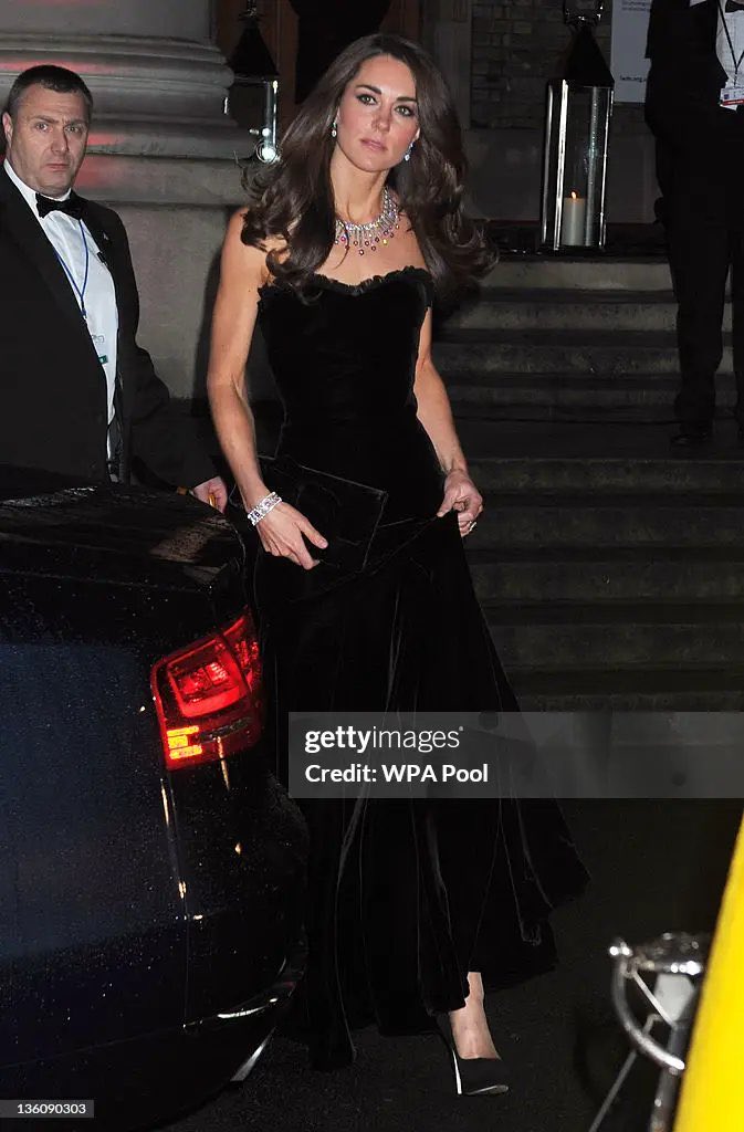 1nvisikids's tweet image. Good Morning/Afternoon/Evening to all the beautiful folk on here, patiently waiting for HRH The Princess of Wales 🏴󠁧󠁢󠁷󠁬󠁳󠁿 to come brighten up our day. 
X and our timeline’s needs some cheer right now 🩷🩷🩷🩷
#Catherine
#TheBelovedDaughterInLaw 
#HairGoals
 #EverythingGoals 😂