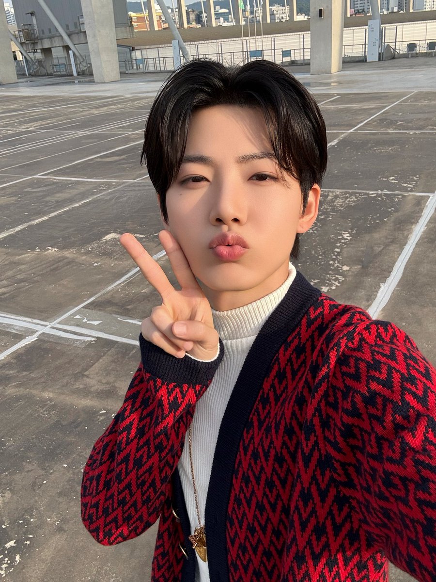 TREASURE tweet media