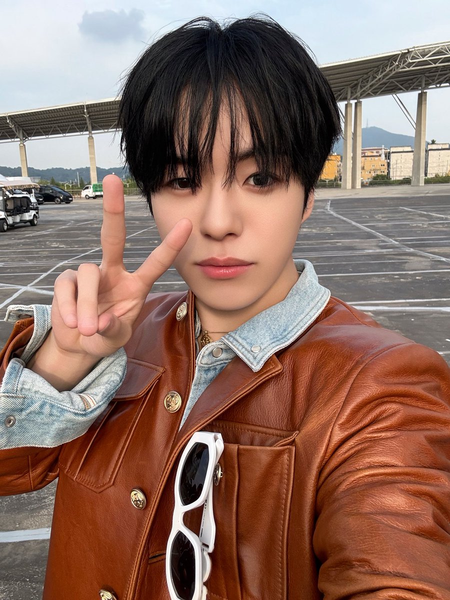 TREASURE tweet media