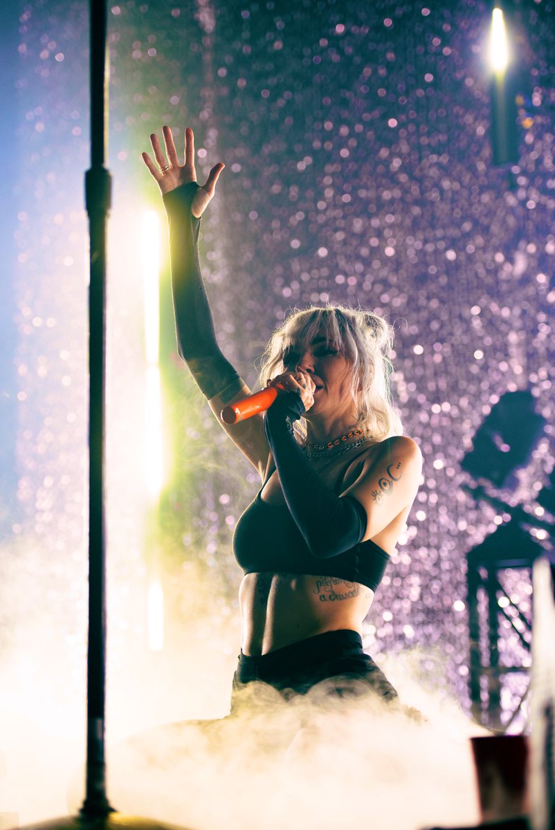 YOUR GIRL is finally coming back to UK/EU

Presale starts Wednesday. Sign up at iamlights.com/#tour for presale code

General onsale on Friday at 10 AM local!! And see you all sooooon!