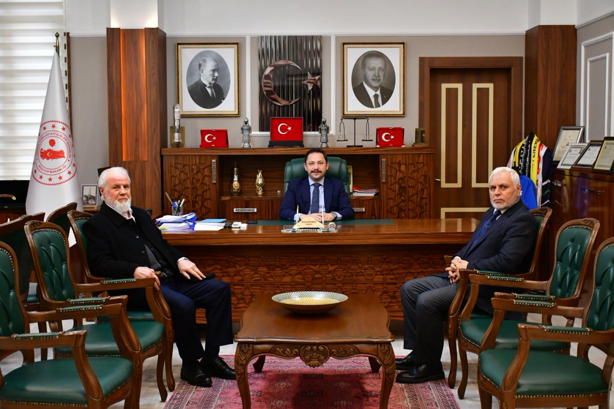 📍Biga Kaymakamlığı 

Kaymakamımız Sayın Ercan Kayabaşı, İlçe Müftüsü Kemal Karadeniz ve iş insanı Mahmut Tüzgen’i Kaymakamlık makamında kabul etti.

#Çanakkale
#Biga

<a href="/Ercan_Kayabasi/">Ercan KAYABAŞI</a>