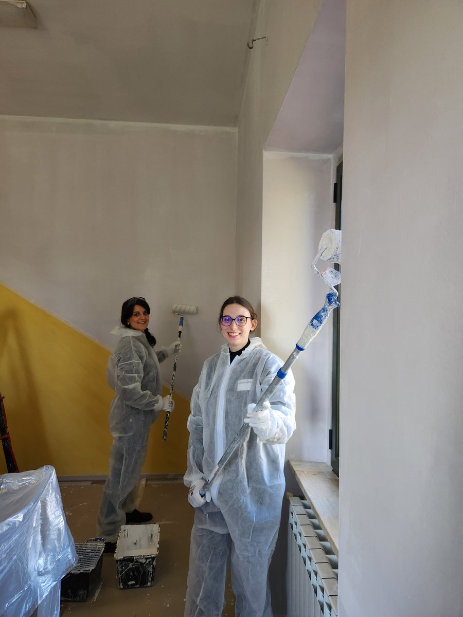 Romaltruista's tweet photo. Un’esperienza umana ricca e condivisa, per portare un po’ di colore, ispirazione e supporto alle donne accolte e guidate nel loro percorso di fuoriuscita dalla violenza e ai loro bambini. Un grazie di cuore alle volontarie e ai volontari dell’azienda e alle fantastiche operatrici https://t.co/0okzavadPe