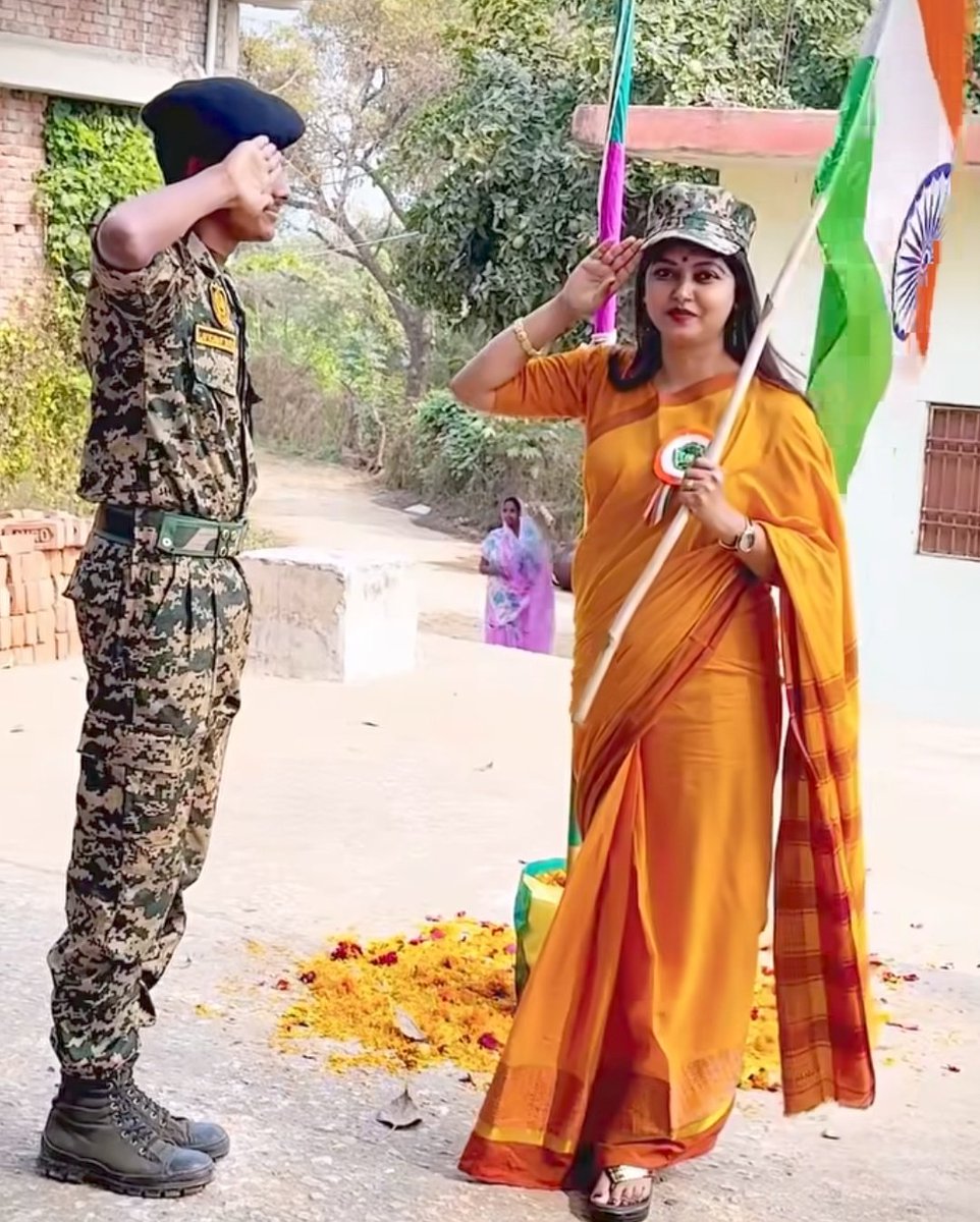 तेजस्वी यादव को सीमा भौजी का श्राप लग गया है। 

तेजस्वी अगर सीमा भौजी को टिकट दिए होते तो 25 सीट की जगह उनकी 26 सीट हो जाती

भौजी इतना ईमानदार और कर्मठ प्रत्याशी हैं कि राजद को आगे बढ़ाने के लिए दिन-रात युवाओं को लुभा रही हैं।

भौजी,पार्टी के लिए नंगे पैर बर्फ में चलने के लिए