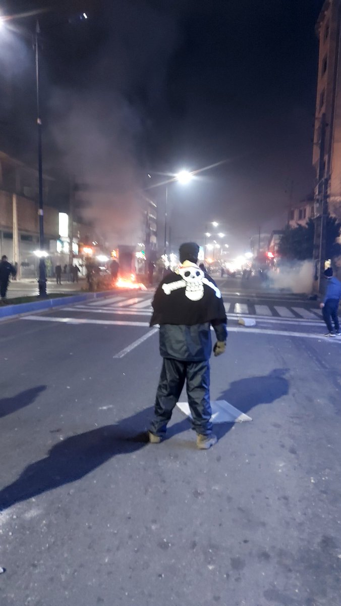 julide_moo_'s tweet image. کمی بعد از این عکس بدن زخمیش رو به دوش کشیدم