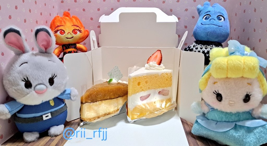 ケーキを食べる！と決めていたので買ってきた。
久しぶりに行ったお店が値上げしていて、ケーキ2個で1500円超えで｢ひぇぇ…｣となった。
味は変わってないといいな…。