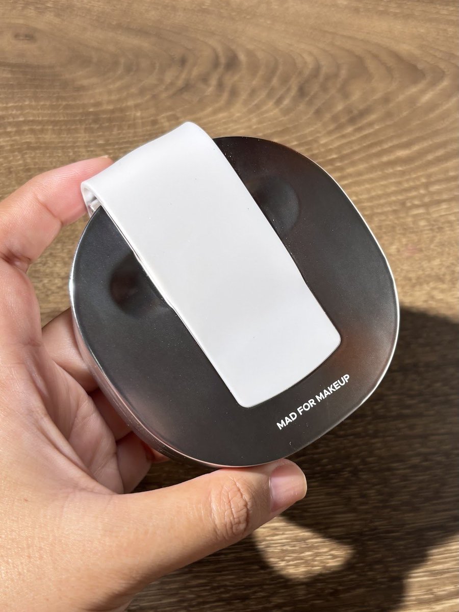bulbulkun's tweet photo. Pertama, Mad For Makeup Pearlfect Cover Skin-Fit Cushion!♥️
🛒: https://t.co/bWtvlKZYqR 

Plusnyaaa.. aku langsung bisa nemuin shade yang bener-bener match di kulitku. Aku pake shade N2 Cashew yah btw... beneran pas banget! https://t.co/3t1qSO4Oi8