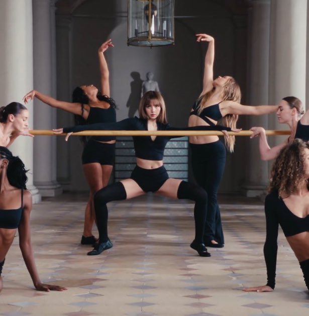 ละมันเป็นภาพที่มาจากวิดีโออีกที แล้วองค์ประกอบภาพคือยังกะจัดวาง แต่มันมาจากภาพเคลื่อนไหวอะแก๊ ต้าวลิซนี่เก่งจิงๆ

#LISAxNikeSKIMS 
#LISAxNIKE