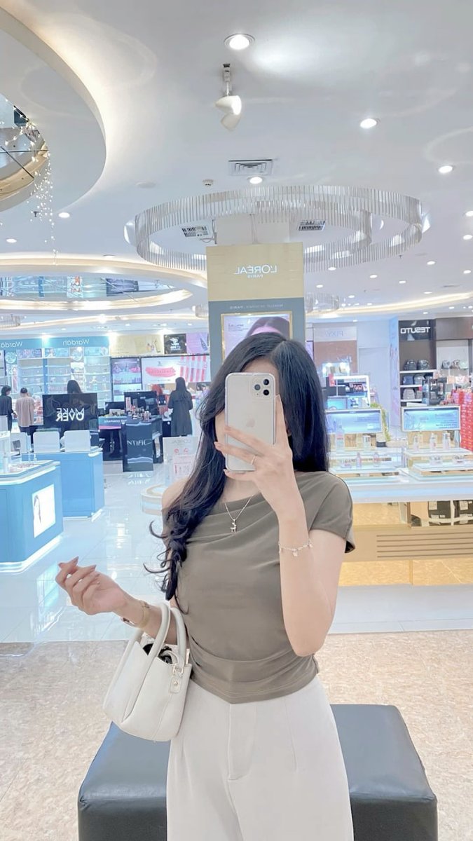 dia2637's tweet photo. Soft glam and weekend vibes ✨🖤
#MirrorSelfie #MallDay #SoftGlam #CasualChic #OOTD #StyleInspo #GlowUp #SimpleElegance #EverydayLook #ConfidentVibes https://t.co/eD0pqnSwMg
