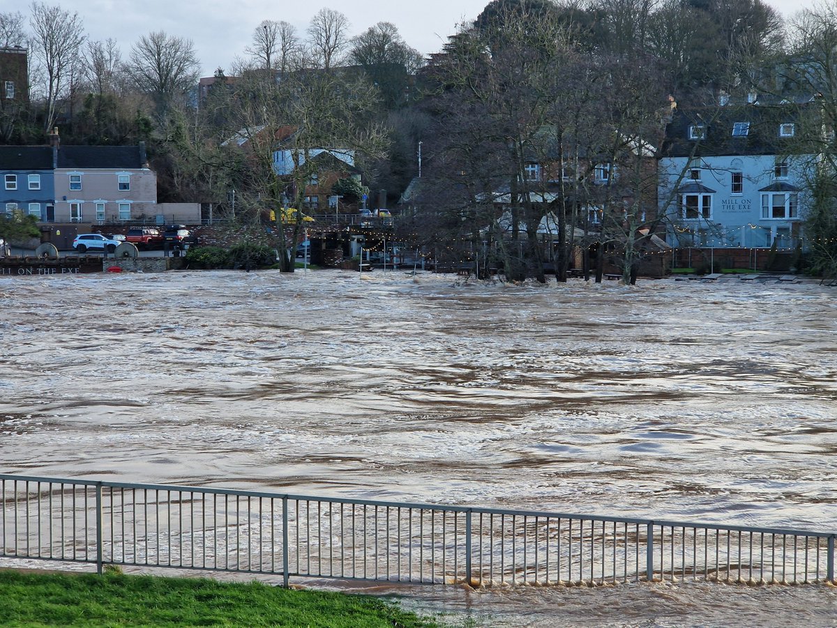 James_Woodin's tweet photo. Categorically the highest I've ever seen the River Exe this morning (lived here 5 years) https://t.co/1DKQwSldEf