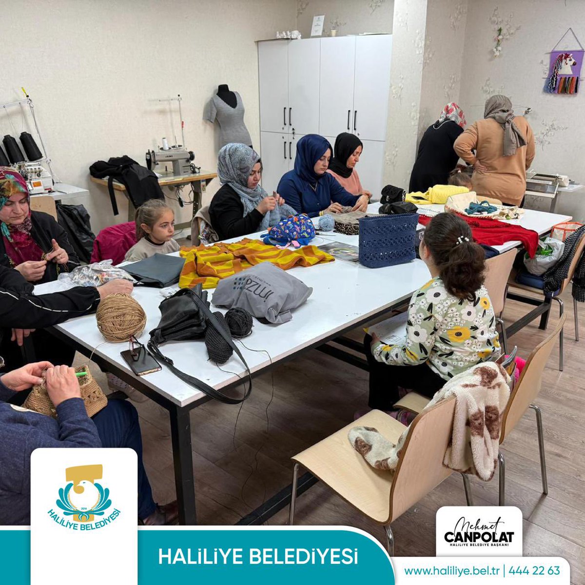 Kadınlarımızın emeğine değer katıyoruz. 🤗

➡️ Hanımlar Konağında kadın kursiyerlerimiz; el emeği göz nuru çalışmalarla üretmenin gücünü ortaya koyuyor, becerilerini ekonomiye dönüştürüyor. 🧶🧵

📍 El Sanatları ve Trikotaj Kursu