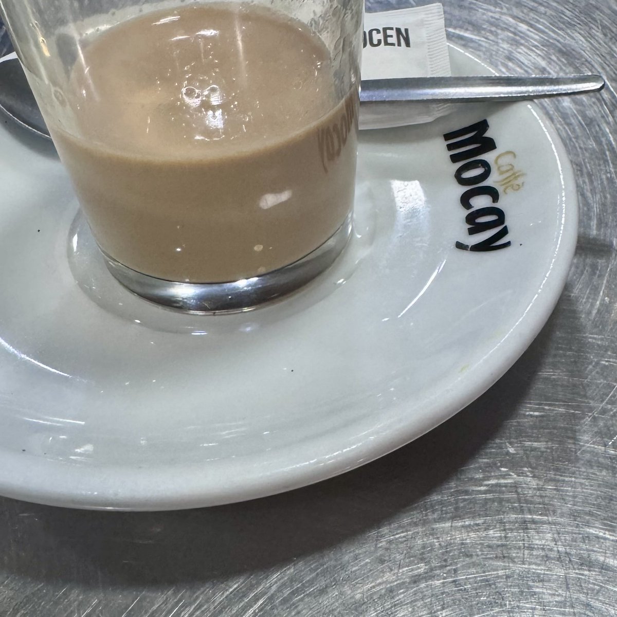 Los bares de #SantaCruz ya no tienen suficiente con el 1.10€ por un cortado., ni con 1.20, ni con 1.30… hoy me han cobrado 1.40. 
Y el próximo mes imagino que ya será 1.50€. Que mas da. Vamos.