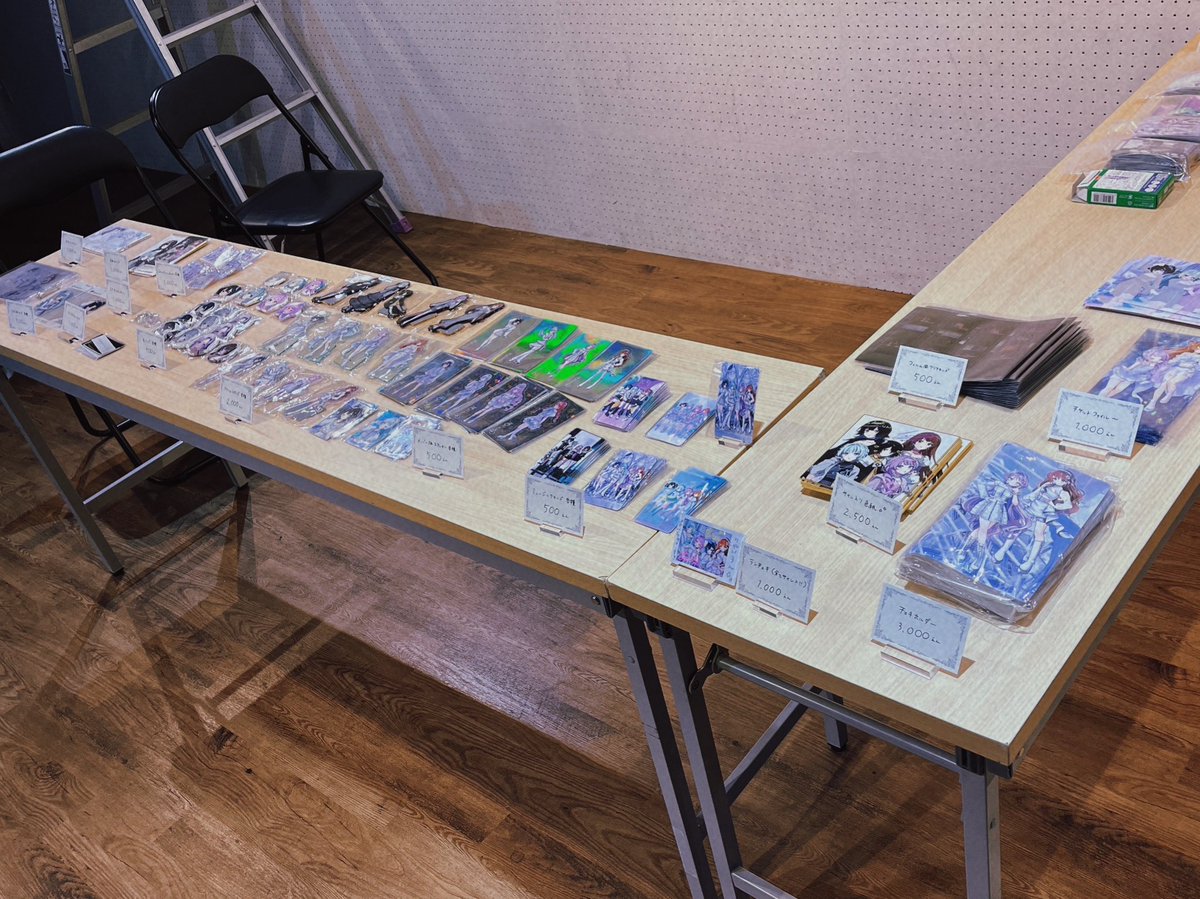 【Virtual Tuesday 】 #ぶいちゅっ Vol.7 
本日19:00よりスタート！
RineiroNのライブは20:00からです。

物販で取り扱う既存グッズは、
現在は販売していないとてもレアなグッズです✨
在庫限りですので、ぜひチェックしてくださいね💁‍♀️

チケット:
passmarket.yahoo.co.jp/event/show/det…