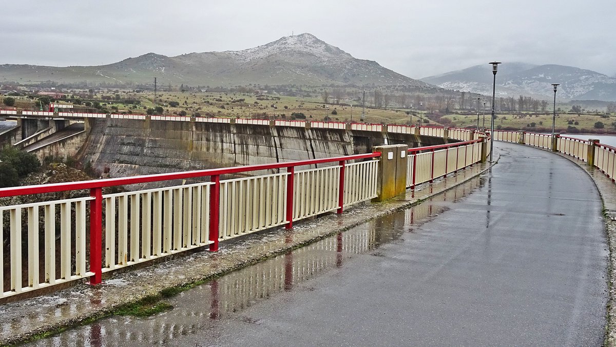 FJCivantos's tweet image. El embalse de "Pontón Alto"-Segovia desagua preparándose para el rápido deshielo por la subida de temperatura y la lluvia... @sibilafc @SergioMeteo @tomeandres @TiempoCyLTV @lasextameteo @fcocachometeo @JoannaIvars @tiempobrasero @ElTiempo_tve @Aemet_Corpora #embalse #Segovia