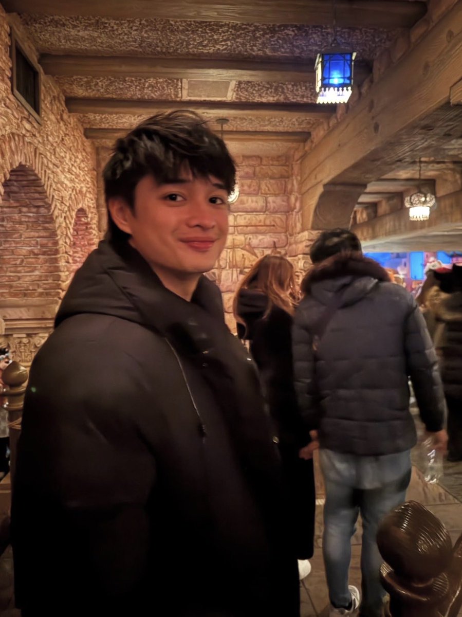 asawanilance's tweet image. Enjoy Japan, parents💕🇯🇵

#LanceBrey