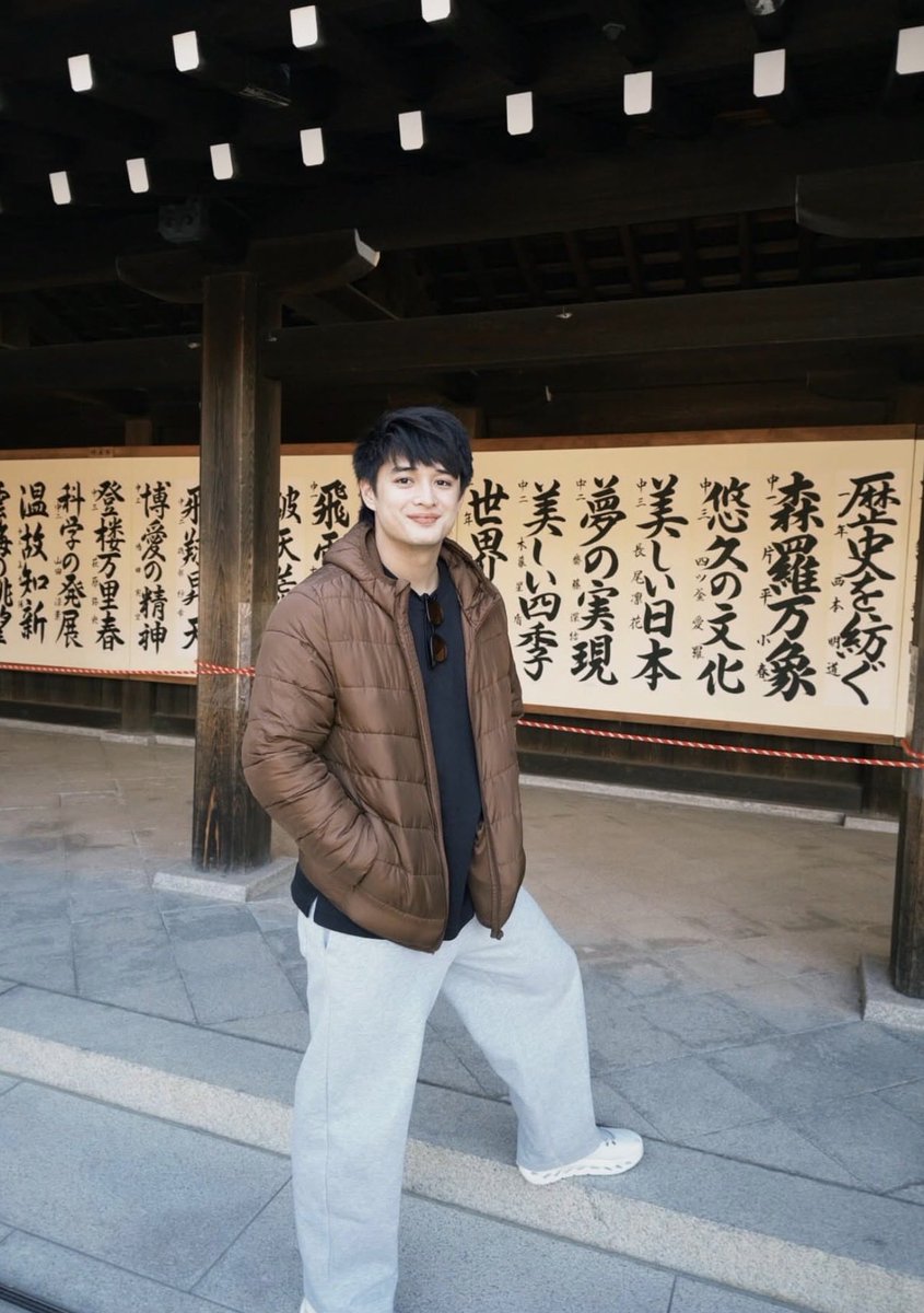 asawanilance's tweet image. Enjoy Japan, parents💕🇯🇵

#LanceBrey