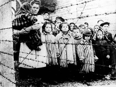auschwitzxhibit's tweet photo. 81 years ago today, the Soviet Army entered the Auschwitz camp and discovered some 7,000 men, women, and children, along with evidence of the tragedy and murder of over a million other people who had been deported there by Nazi Germany.

#NotLongAgoNotFarAway https://t.co/waVgera3Kp