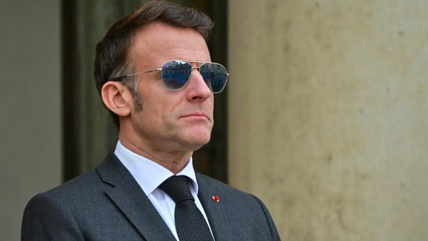 Pour protéger les enfants, l'élection 2027 est annulée et Macron est nommé Empereur à vie (AFP).