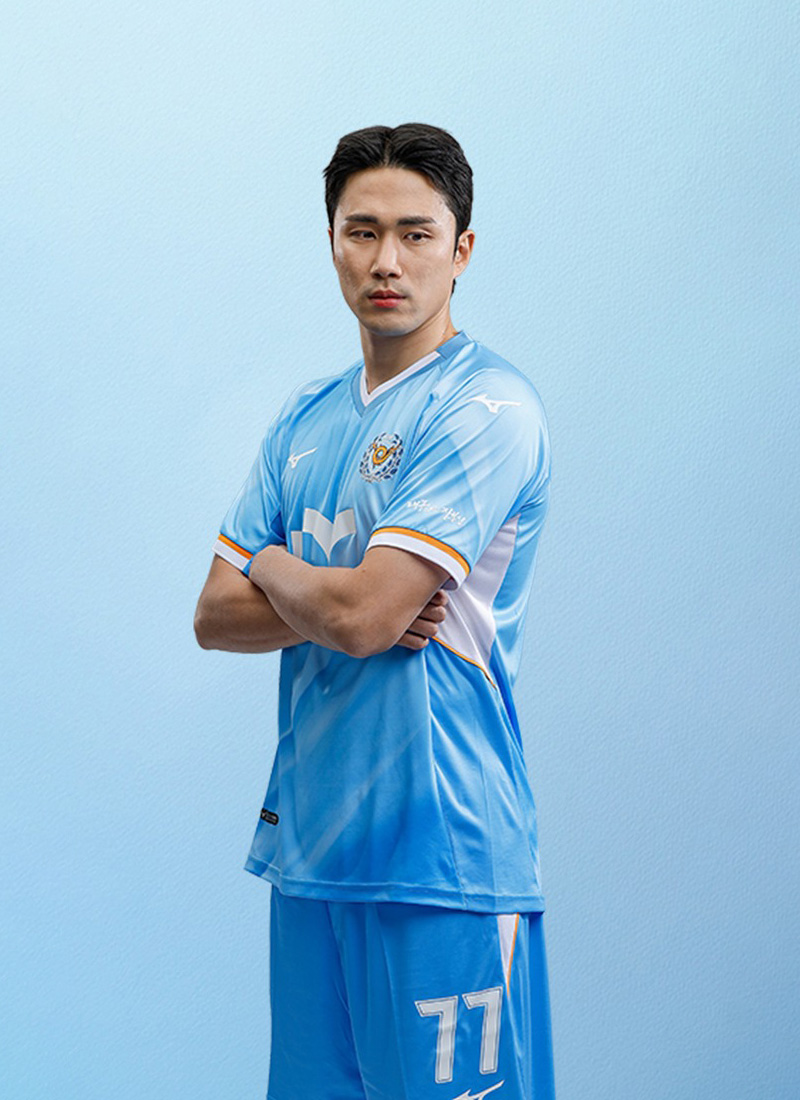 footballshirt's tweet photo. The 2026 Daegu FC Home football kit has been unveiled, with Mizuno supplying the club’s official matchwear for the upcoming K League 2 season.
Read more: https://t.co/aep5nG1mOn
#DaeguFC | Soccer Jersey | Football Shirt Culture | Camiseta de Futbol https://t.co/GoqEGXY1lr
