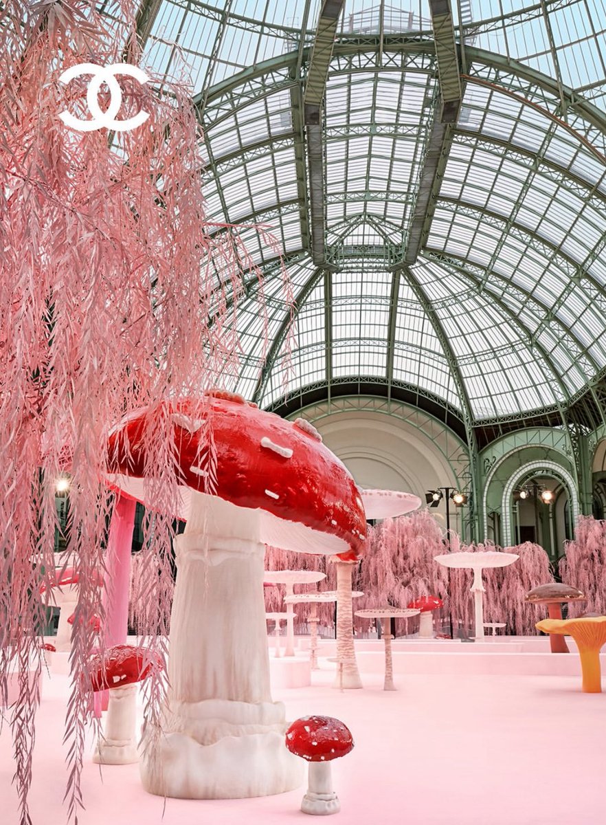 The Chanel Couture set comes straight out of a fairy tale!!