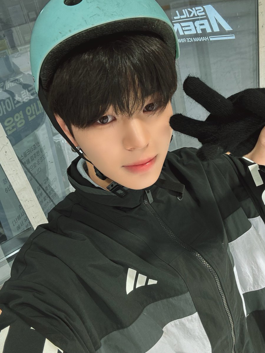 260127 🌙💬 6:44PM KST

🌙 [photo] x2