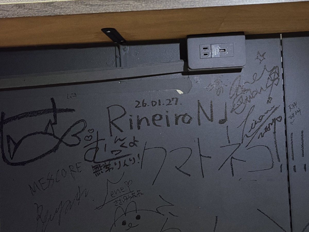 【Virtual Tuesday 】 #ぶいちゅっ Vol.7
まもなくスタートいたします！

RineiroNも壁にサインを書かせていただきました！
いい音楽を聴きながら探してみてくださいね✨

チケット:
passmarket.yahoo.co.jp/event/show/det…