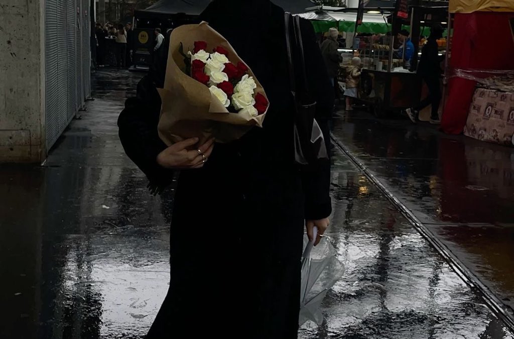 _lf47's tweet image. "أن يُكرم الإنسان نفسه يعني أن يختار لها مايليقُ بِها من كُل 
شيء ، من الرِفقة أطيبها ، ومن الحُب أرقاه ، ومن المجالسِ 
أرحبها".