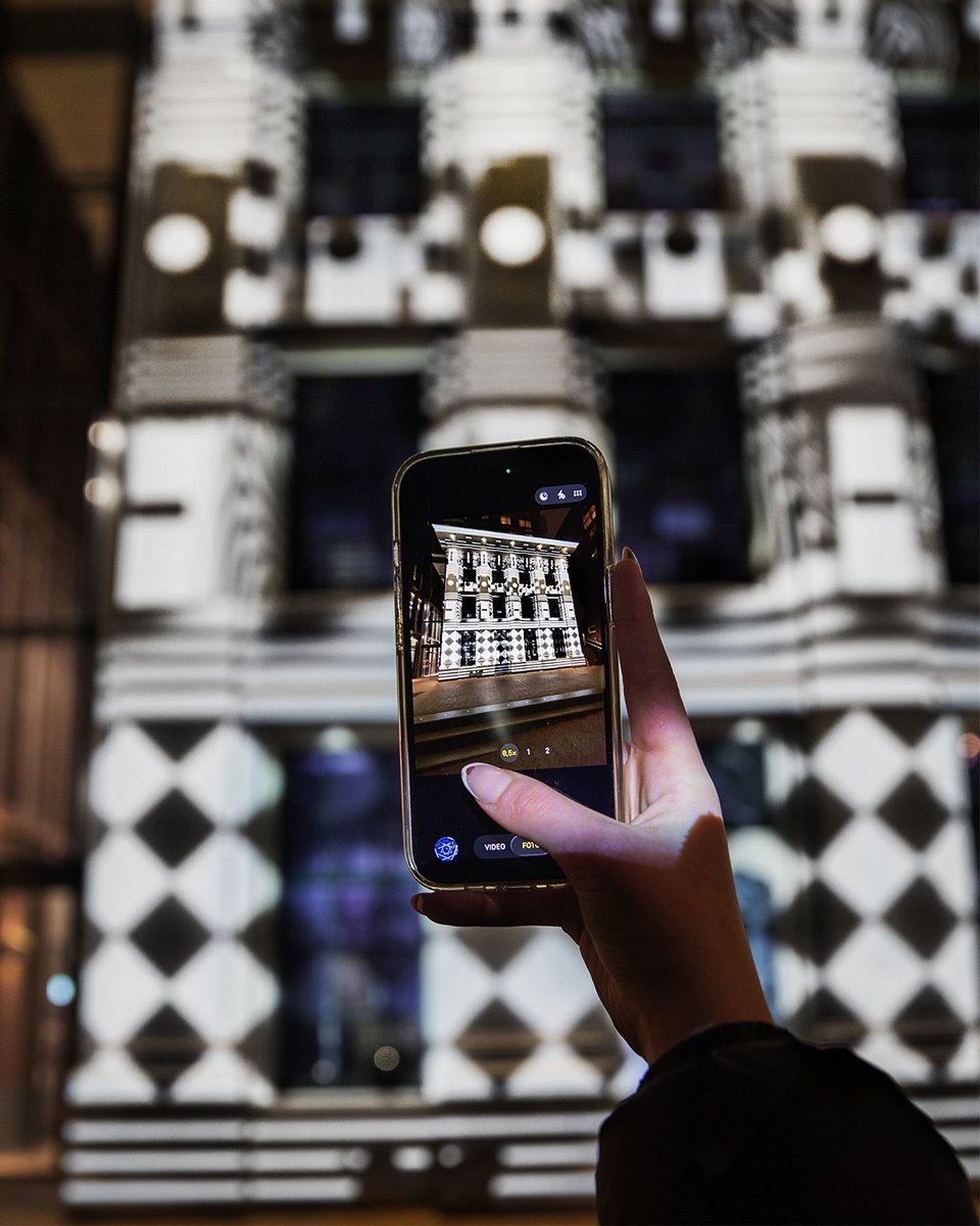 SINOCAvj's tweet image. Agraïda de veure el meu mapping DENKENDES AUGE per primera vegada als Països Baixos, com a part del Festival I Light U d'Utrecht.
Del 9 de gener a l'1 de febrer, l'obra ocupa la històrica façana neoclàssica de Van Sijpesteijnkade 25.
#videomapping #mapping #lightart #utrecht