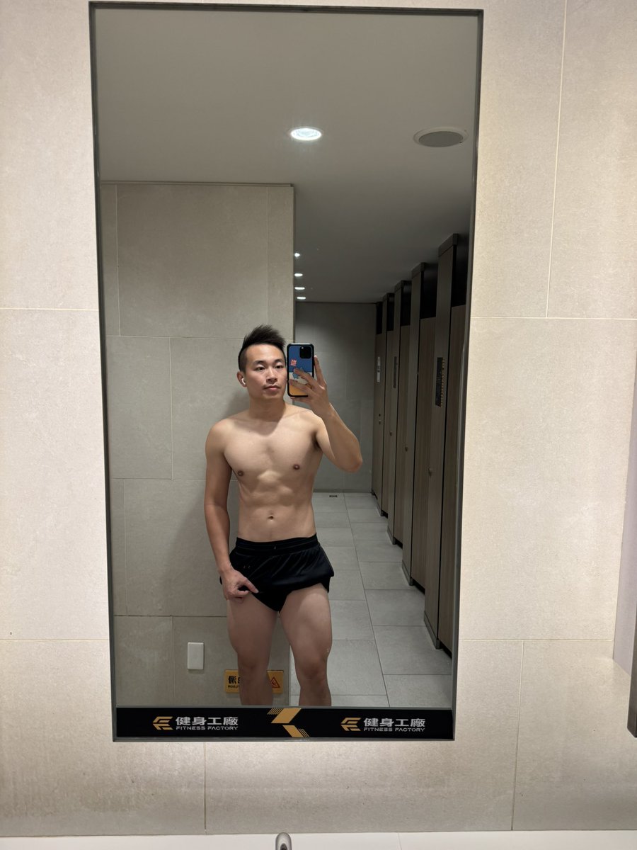 每天發一張自拍到被幹為止

（那個⋯沒有照就問我要不要約，原來我看起來這麼隨便嗎 🤣）