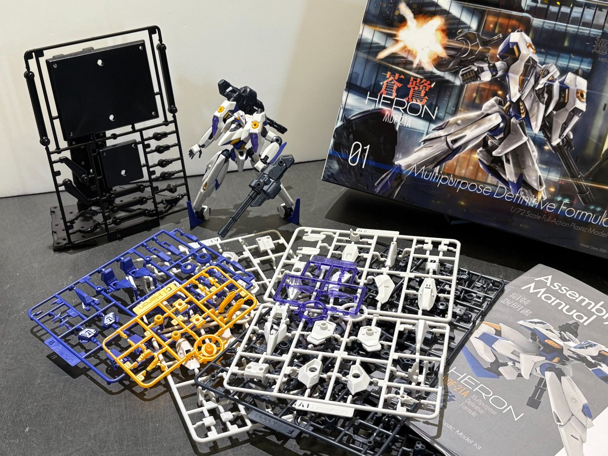 model_oasis's tweet image. 成形色、ついに発表！！🎨🔥 塗装なしでもこの存在感。理想の色味を再現しました！𓅟✨

【2025/5/21過去写真を再掲】#巡鳥 #蒼鷺 #メカ #オリロボ #mech #台湾製 #ワンフェス #WF2026W #プラモデルライフ