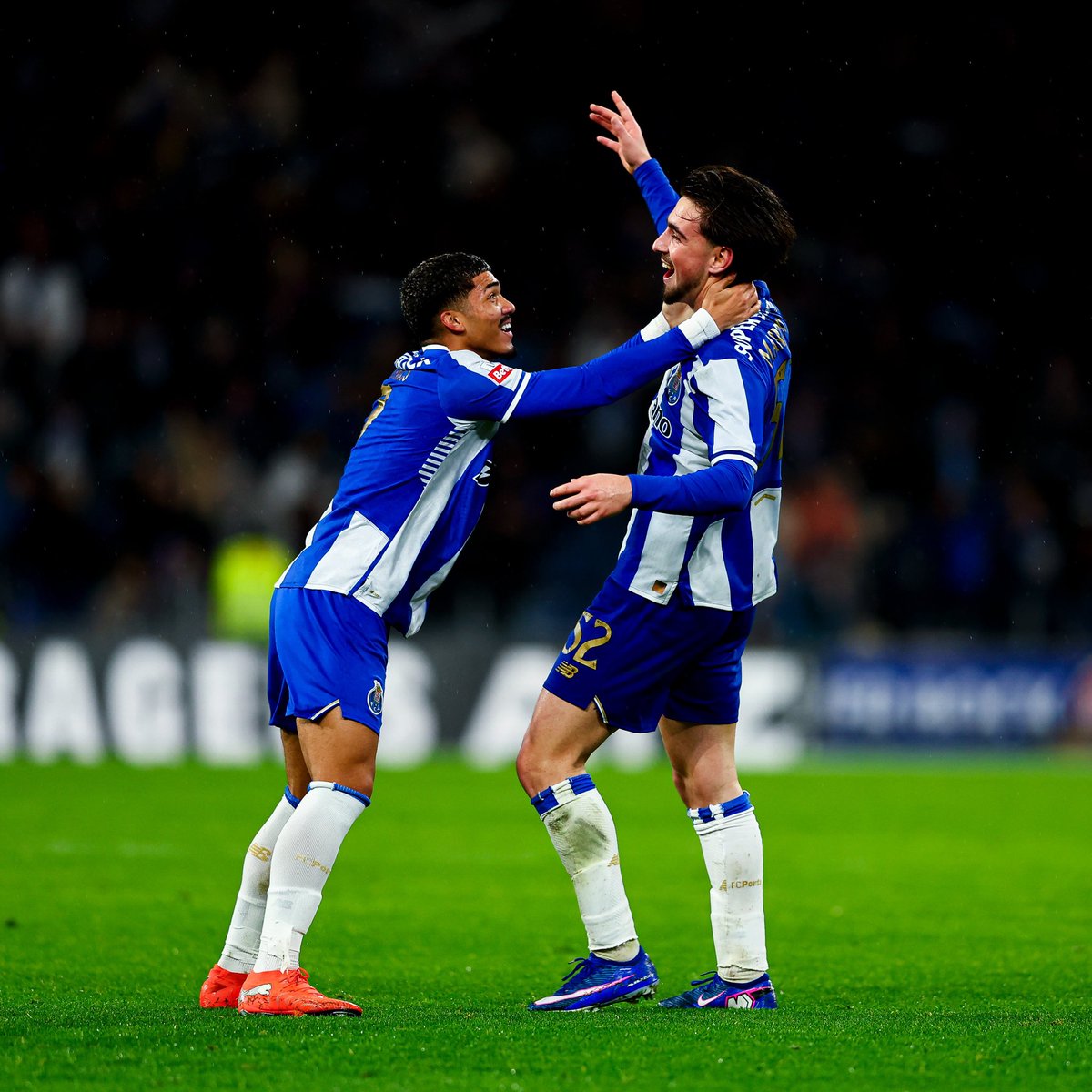 ActuFoot_'s tweet image. PTDRRRR… 𝗠𝗔𝗜𝗦 𝗣𝗢𝗥𝗧𝗢 🇵🇹 𝗖’𝗘𝗦𝗧 𝗨𝗡𝗘 𝗩𝗥𝗔𝗜𝗘 𝗗𝗜𝗡𝗚𝗨𝗘𝗥𝗜𝗘 😭💙

𝗔𝗨𝗖𝗨𝗡𝗘 𝗗𝗘́𝗙𝗔𝗜𝗧𝗘 𝗘𝗡 𝗖𝗛𝗔𝗠𝗣𝗜𝗢𝗡𝗡𝗔𝗧 après 19 matches.

55 POINTS PRIS SUR 57. 😱😳
⚽️ 40 BUTS MARQUÉS ET… 4 CONCÉDÉS.

𝗖’𝗘𝗦𝗧 𝗗𝗨 𝗝𝗔𝗠𝗔𝗜𝗦 𝗩𝗨