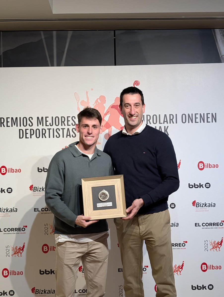 arenas_club1909's tweet photo. El Arenas Club fue premiado ayer en la gala "Premios Mejores Deportistas", organizado por @elcorreo_com. 
Una amplia representación del club acudió al acto. 

#ArenasClub #GetxoKirolak https://t.co/0y0f0kJVvk
