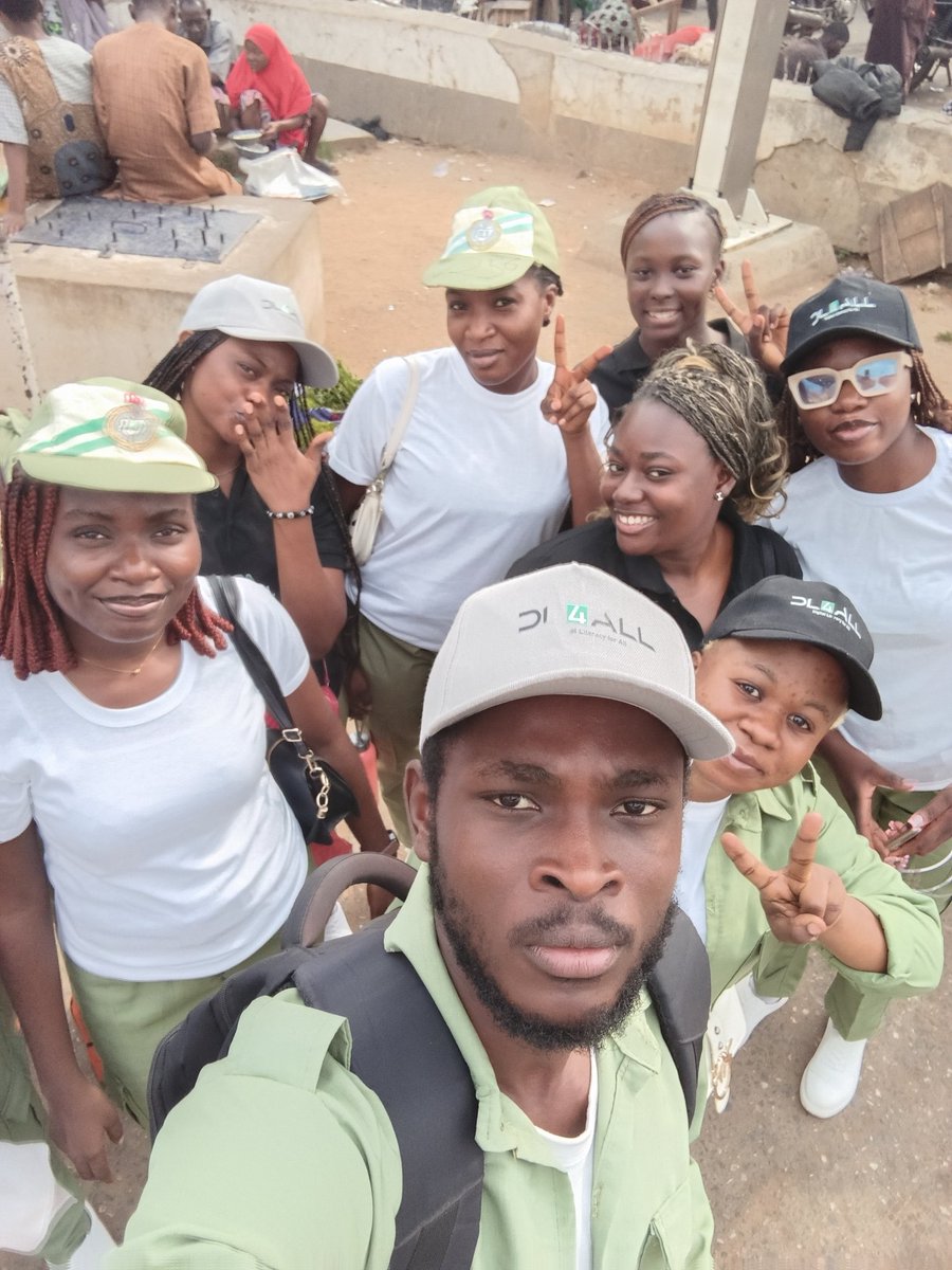 dl4allcdsibadan's tweet image. Quick selfie for the road 🤳🏾

We were at Oje Market to empower informal sector workers with digital literacy.

.

We are DL4ALL CDS IBADAN. 

Not just the number but the impact.

#dl4allcdsibadan #dl4allcds #nysc #digitalliteracyforall #mindthegapng