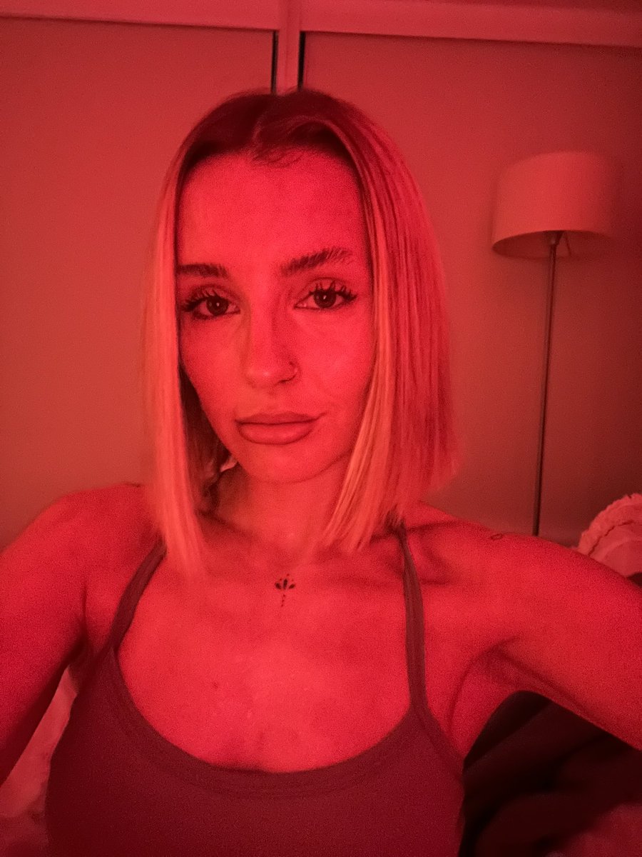 this red light is so sexy